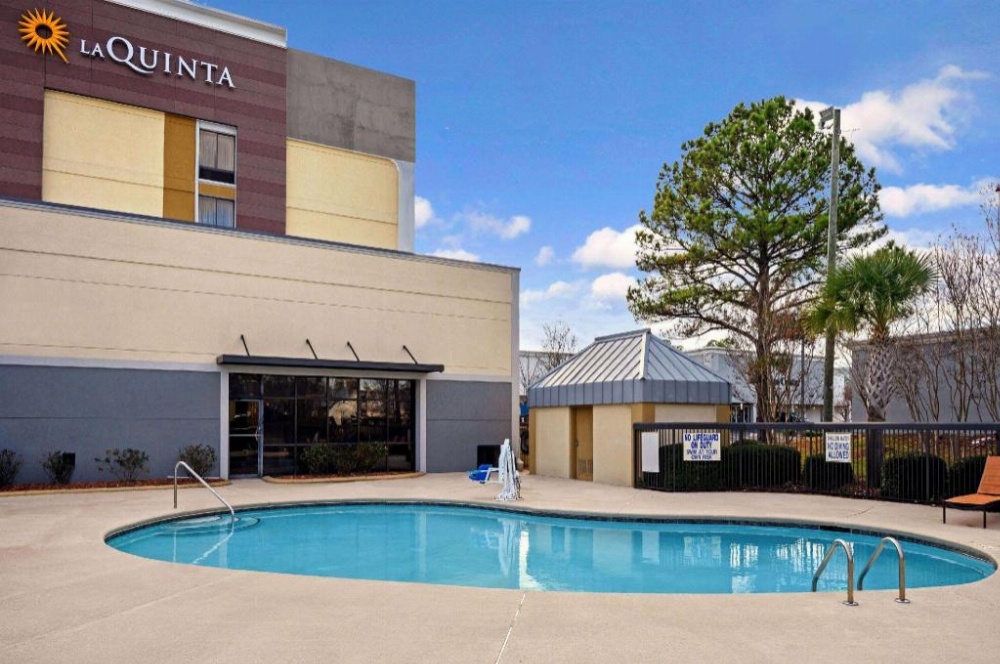 La Quinta Inn & Suites by Wyndham Maingate Fort Jackson Main image
